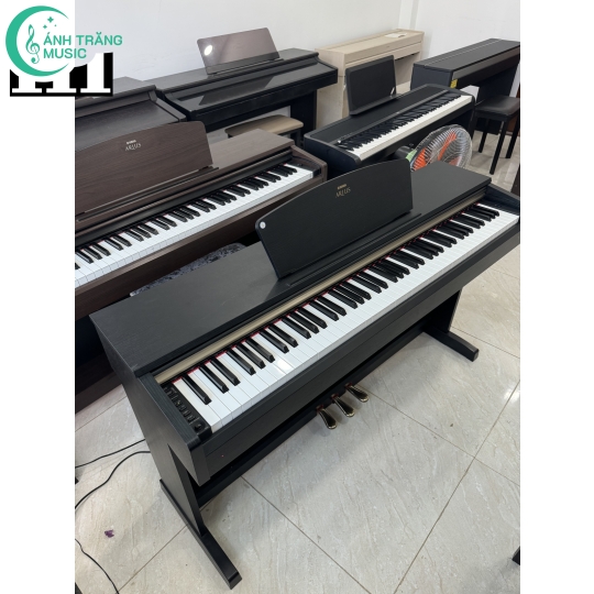 Yamaha YDP-161 B